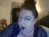 ik ben  een dame,echte MILF die dol is op aandacht en erop kickt als mannen op mijn lichaam geilen,met name jongemannen
die van rijpe vrouwen en zeker wel een mollige houd..Ik vind t dan ook echt heel spannend om een leuke chat met je aan te gaan,en sex ervaringen te delenuiteraard is t ook spannend met wat rijpere mannen,senioren benieuwd naar jullie verhalen,,,,wie weet kan ik daar nog iets van leren???ik ga NIET naakt voor cam,heb of een broekje of een bovenstukje/jurkje aanlaat immers wel wat te raden over terwijl,,,,hmmmm als je t verdient wel wat meer mag keuren van mijn rondingenBij een VIP sessie WIL IK N DILDO gebruiken als je er naar vraagt...NIET VERGETEN he???