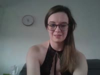Melanie – Élégance et douceur à 30 ansBrune au charme naturel et au regard captivant, Mélanie débute dans le monde du camming avec une belle assurance et une envie sincère de créer des connexions vraies. À 30 ans, elle incarne une féminité assumée, mêlant sensualité discrète et spontanéité. Curieuse et ouverte d’esprit, elle aime découvrir de nouvelles choses et partager des moments complices avec ceux qui croisent son chemin.Mélanie est douce, attentive et pleine de vie. Elle adore discuter, rire et mettre à l’aise ceux qui viennent la voir. Que ce soit pour un échange léger ou une ambiance plus intime, elle sait s’adapter avec naturel et bienveillance. Sa présence est un mélange de tendresse et de mystère, parfaite pour ceux qui recherchent une expérience authentique.