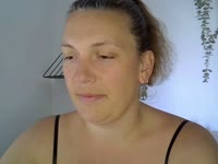 Hallo ik ben Maud een Nederlandse dame. Ik ben gek op alles wat met sex te maken heeft en wil dit graag met je delen.Er zijn maar weinig dingen waar ik niet voor open sta en ben erg benieuwd naar je wensen.Ik hoop je snel te zien en geile dingen met je te beleven.XX Maud
