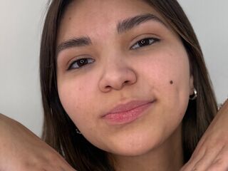 camslut topless AdriaKunstlinger