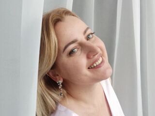 cam strip tease AlexaDeneuve