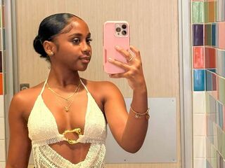 camgirl chat room AmoraBella