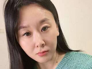 closeup AmySuners