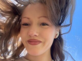 hot cam girl masturbating with dildo AnnikaRodrigez