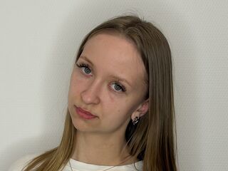topless webcam girl AundreaMoczo