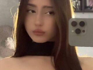 hot strip tease webcam BellaJersiquins