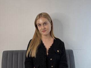 livecam BellaMonson