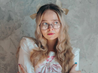 masturbating webcamgirl BellaMorley