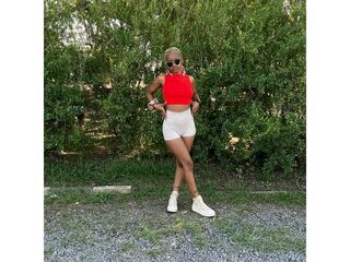 camgirl playing with dildo BellzRosee