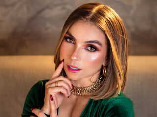 masturbating webcamgirl CamilaRhoa