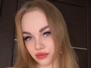 camgirl shaving pussy CamillaDerrick