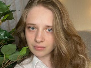 live webcam performer CamillaKelly