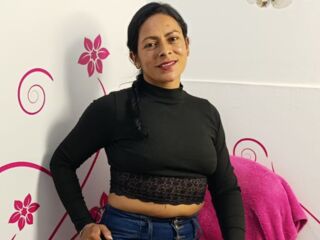 camgirl chat room CanelaGolden