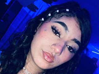 naughty cam girl fingering shaved pussy CelesteRiva