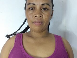 naked camgirl masturbating ClaudineVan