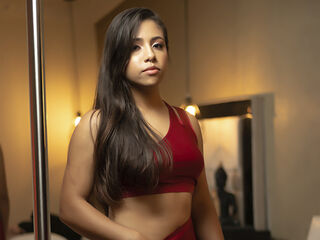 live webcam performer CloheBell