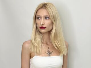 nude gamgirl CweneBagge