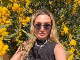 adult liveshow DelaineClowerd