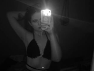 bedroom webcam DoloresHuesing