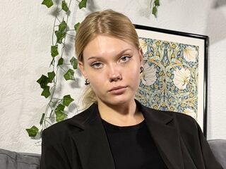 live sex pic DonellaAndra