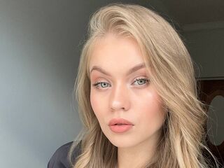 masturbating cam girl ElaraBrooks