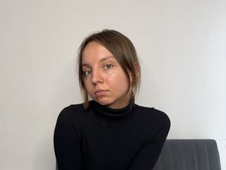 hot strip tease cam EleonoraSzabo