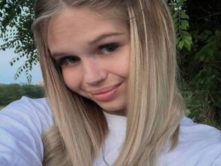 camslut showing tits EricaVon