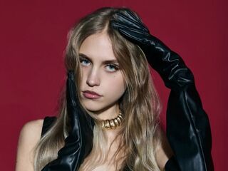 camgirl chat room EveTottingham