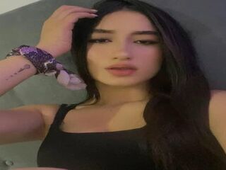 naked girl with webcam fingering EvelynFontain