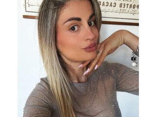 naked girl with webcam masturbating Evelynnny