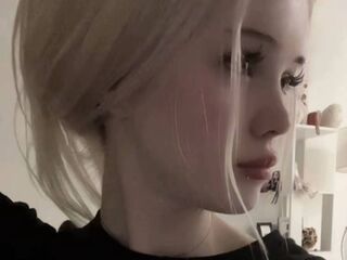 camgirl showing tits HeatherHeinitz