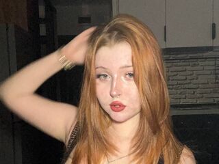 camgirl fingering shaved pussy HildeTobia