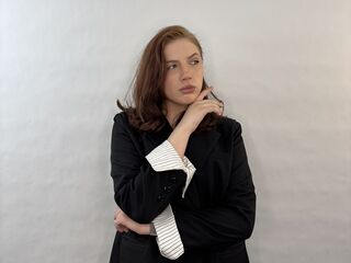 camwhore masturbating with vibrator IzolaDonawa