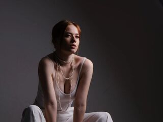 cam girl playing with dildo JeanneSpreng