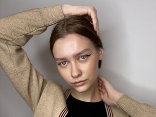 topless webcam girl JonnieHillen