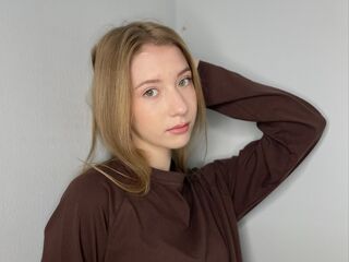 camgirl fingering shaved pussy JulianaDarter