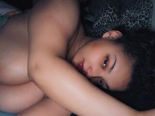 camgirl masturbating with dildo KatieRowland