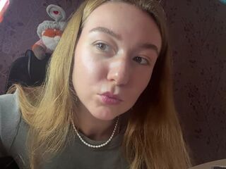 naughty camgirl masturbating with vibrator KayeEliasen