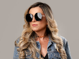 live strip tease show KiaraMoraes