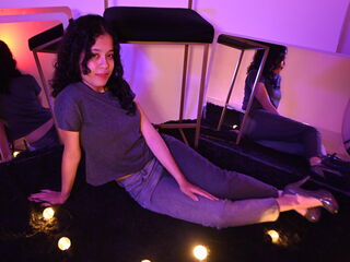 free sex cam KyaraLux