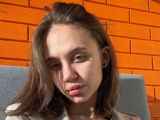 camgirl playing with sextoy KylieCutler