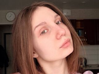 camslut showing pussy LaraVenn