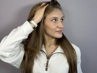 beautiful girl cam LatrinaBrounson