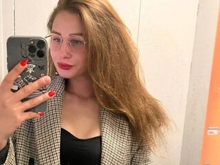 girl chatroom LillieMann