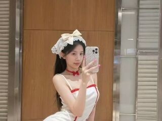 camgirl playing with sextoy LilyYuan