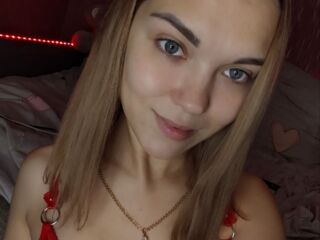 camslut masturbating LisaSnowy