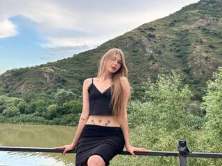 camgirl playing with sextoy LissandraGoddess