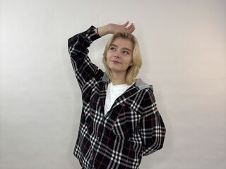 mastubating web cam girl LorieYancy