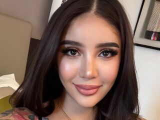 camgirl fingering pussy LuccianahSantos