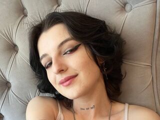 cam girl playing with vibrator LynnMartin